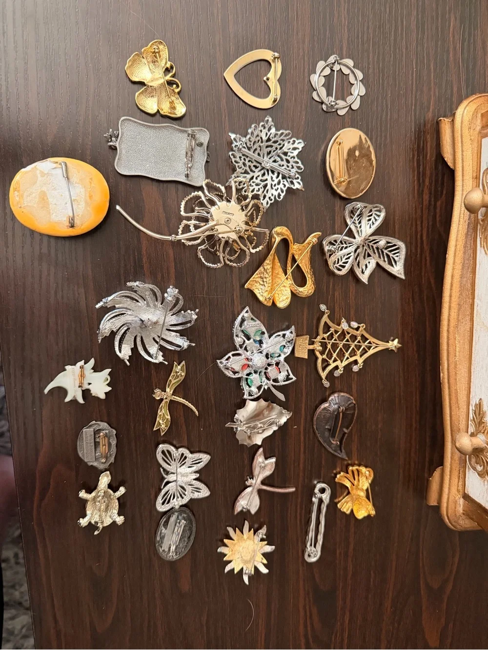 Vintage Brooch Lot - Picture 2 of 2